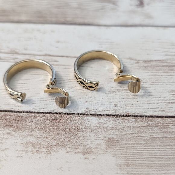 Vintage L H Segal Clip On Earrings - Gold Tone with Black Detail Hoops - Picture 7 of 9